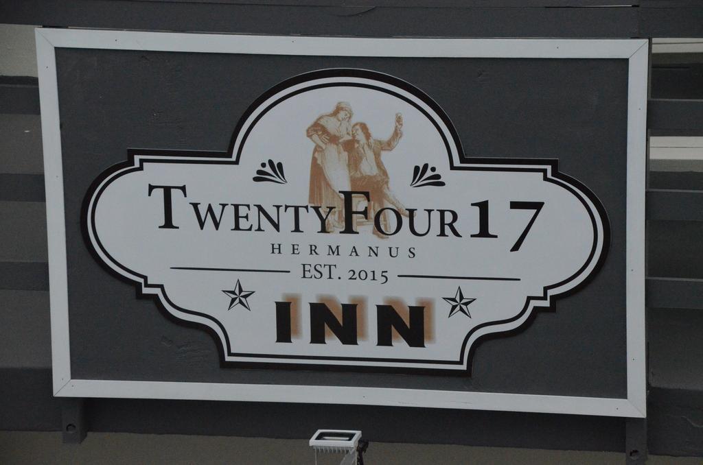 Twentyfour 17 Inn ヘルマナス エクステリア 写真